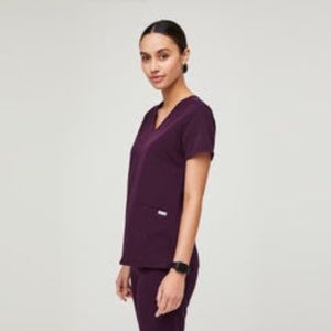 women's Deep Purple Casma™ - Three-Pocket Scrub Top - L / Deep Purple